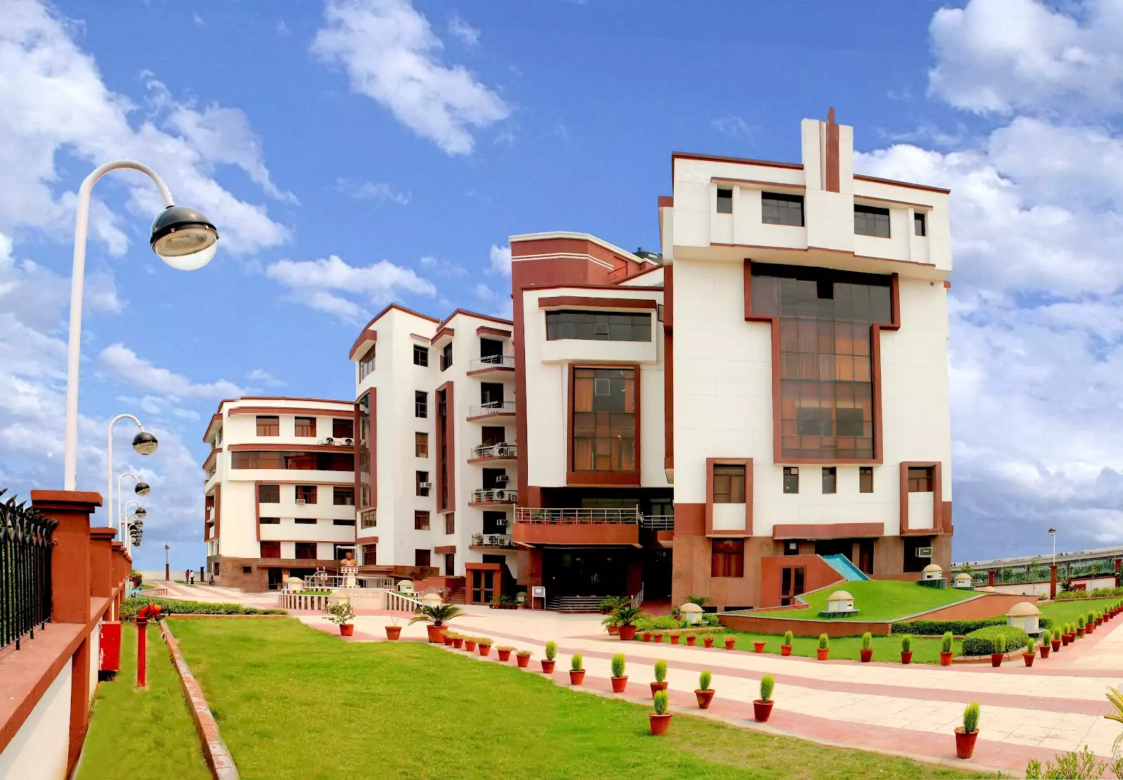Lal Bahadur Shastri Institute of Management (LBSIM), New Delhi