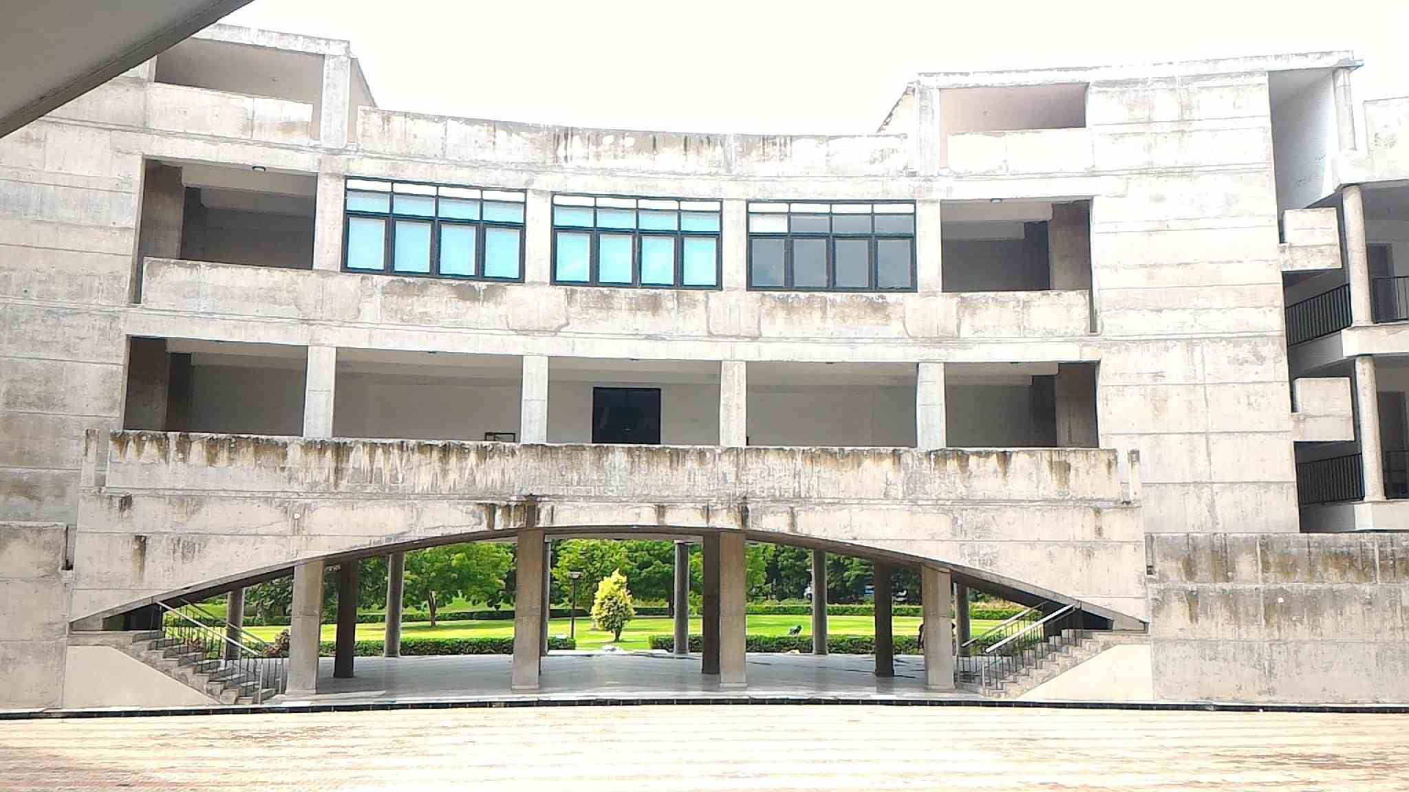 Amrut Mody School of Management (AMSOM), Ahmedabad Overview
