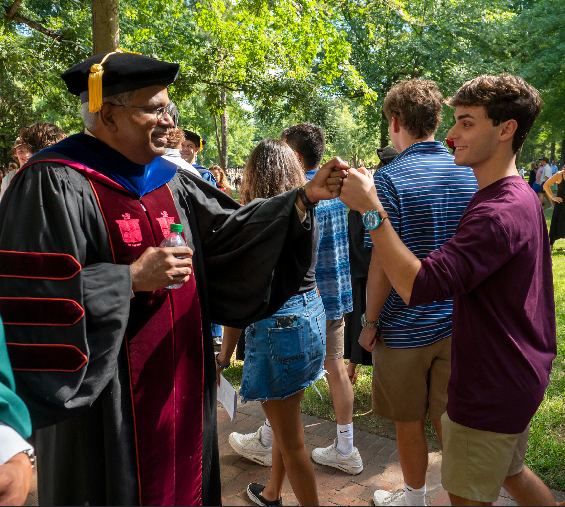 dean Raghu Tadepalli intracting with MBA students 
